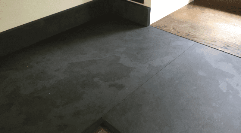 Шов на столешнице из сланца Шов на столешнице из сланца