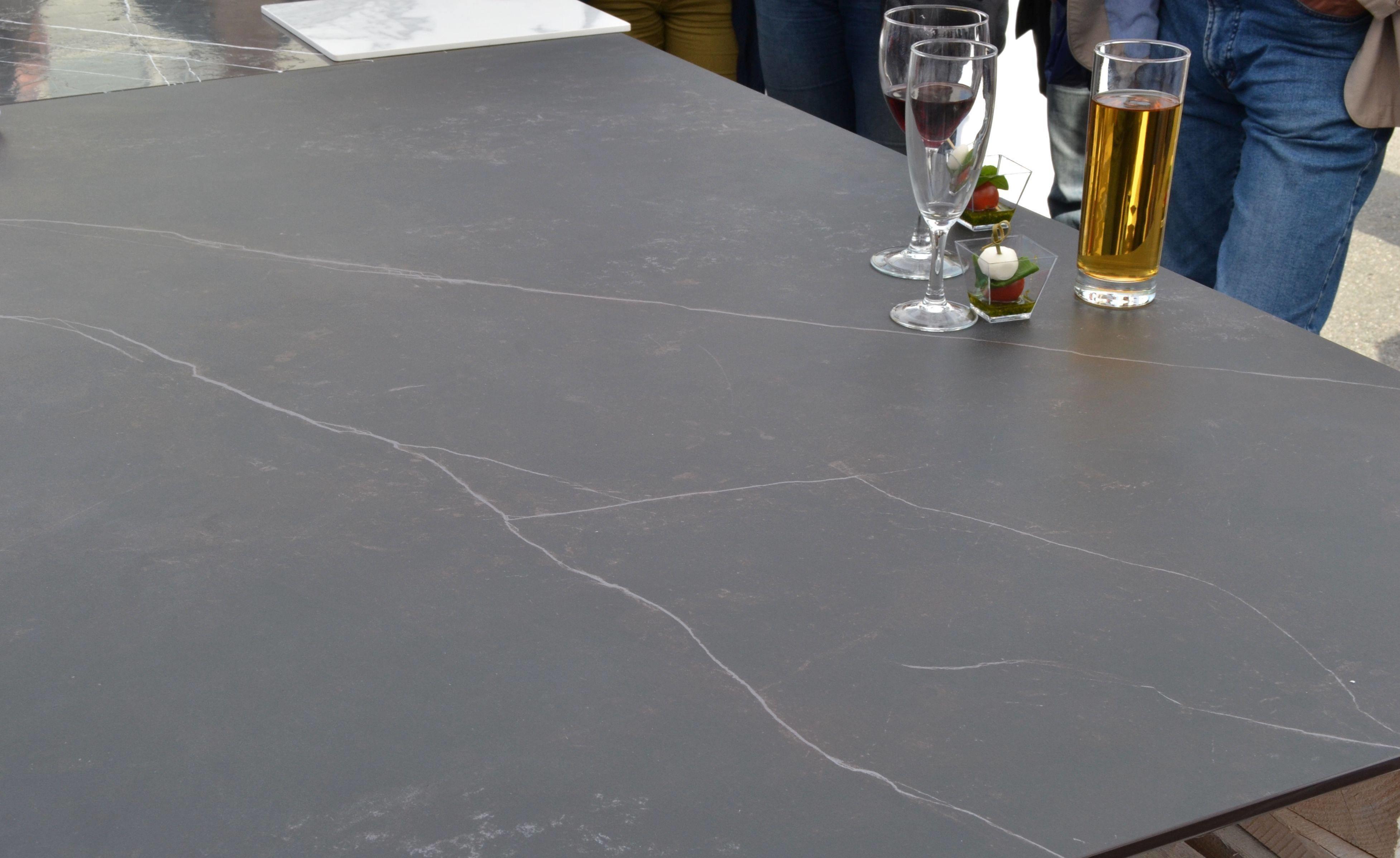 Акриловый камень