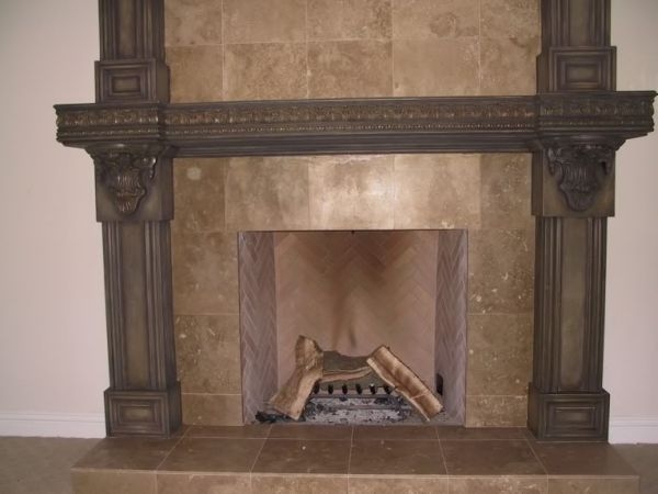 Камин из коричневого травертина
