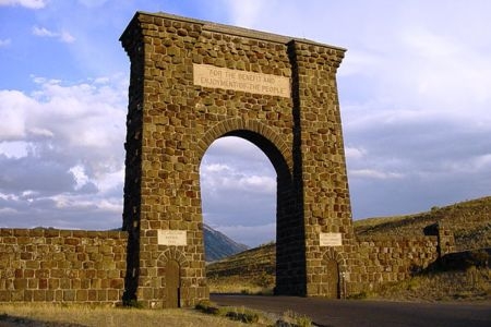 Ландшафтная арка из колотого песчаника Ландшафтная арка из колотого песчаника