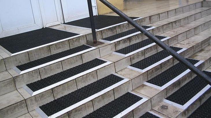 ПВХ накладки на ступени