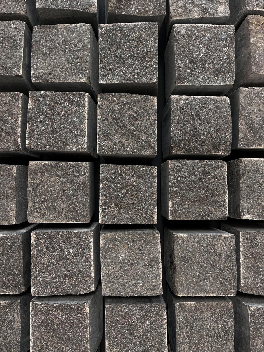 Брусчатка  (100х100х100 мм)/Гранит Dark Brown/Коричневый/Колото-пиленный - изображение 7