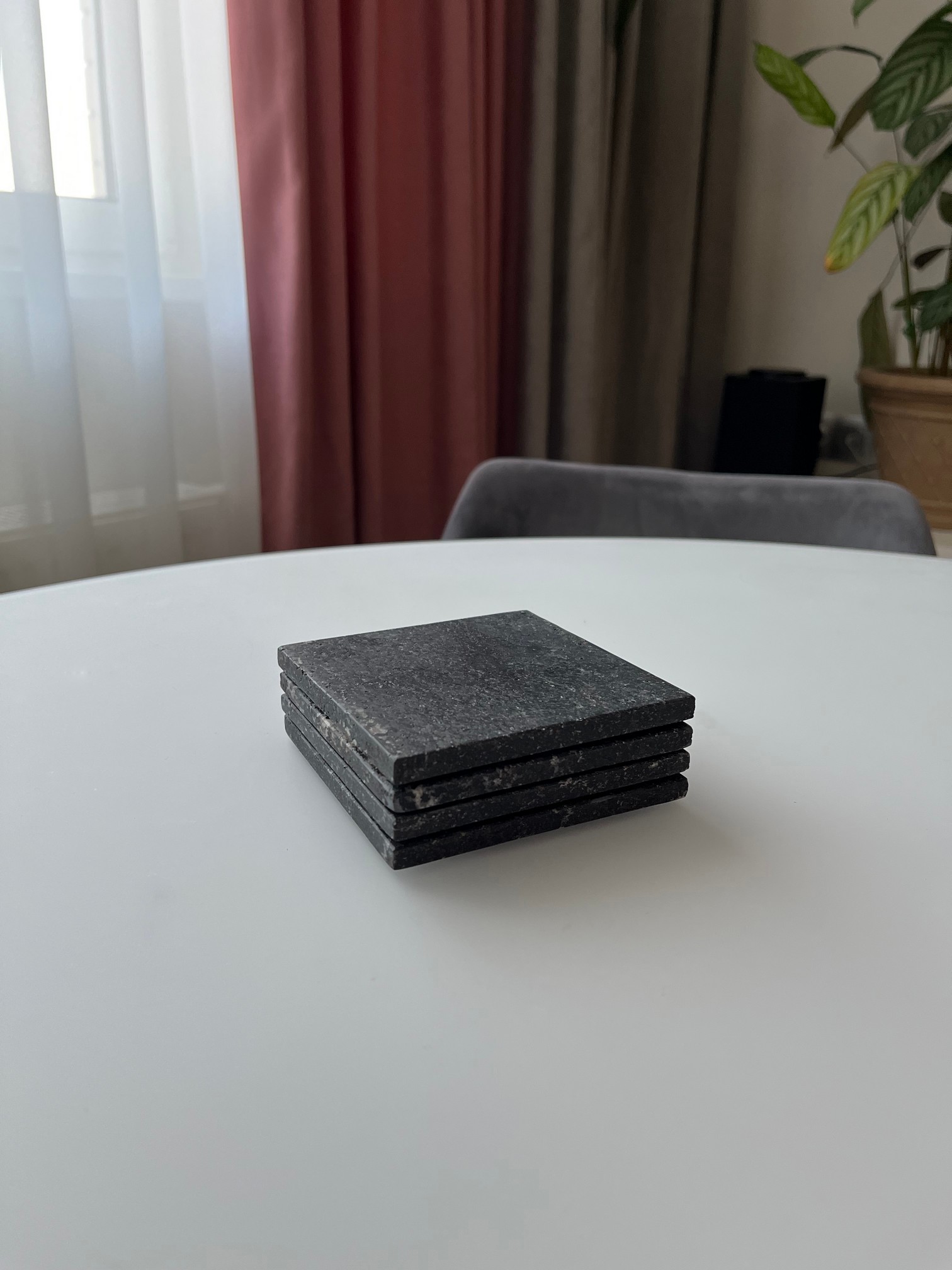 Изображение СПK Набор из 4х шт Подставка квадратная (105х105х8 мм)/Гранит Гранатовый Амфиболит/Черный/Антик