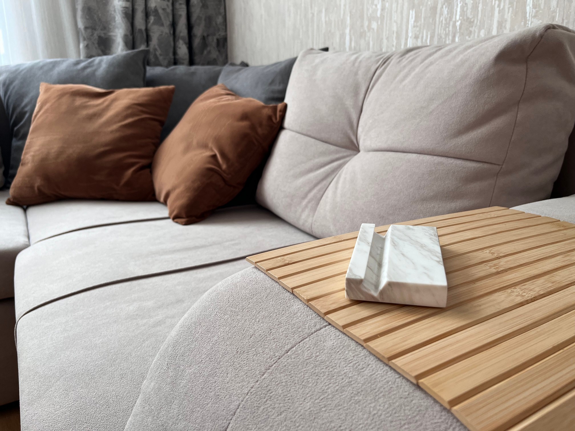 СПK Подставка под телефон прям (130х70х20 мм)/Мрамор Pirgon/Белый/Полировка - изображение 3