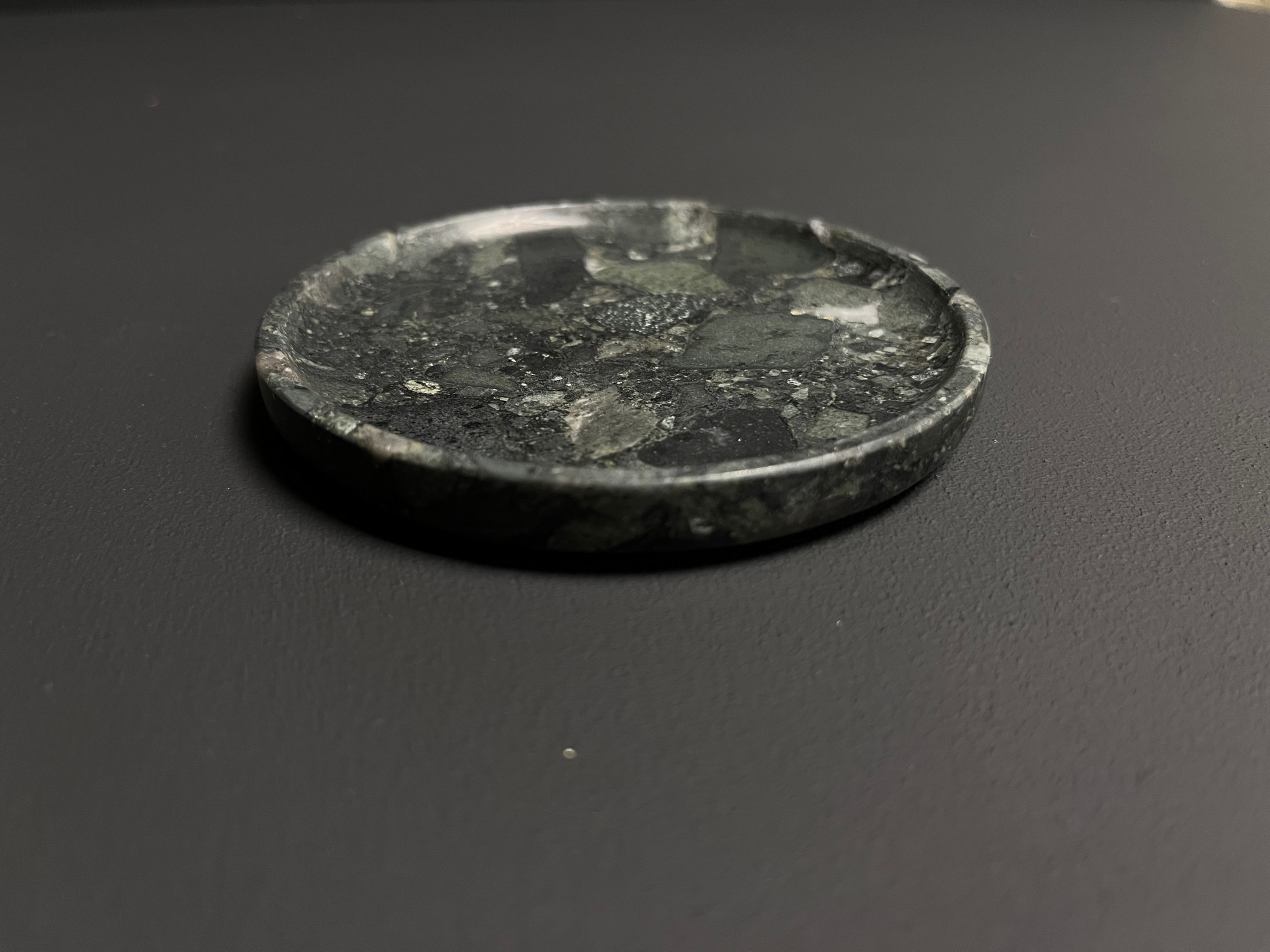 Изображение СПK Подставка под чашку (100х100х10 мм)/Конгломерат Onego Green/Зеленый/Лощение