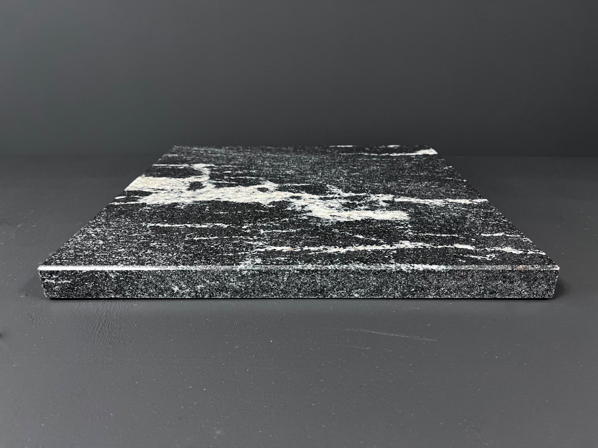 Изображение Столешница O3.2 (410х410х30 мм)/Гранит Гранатовый Амфиболит/Черный/Полировка