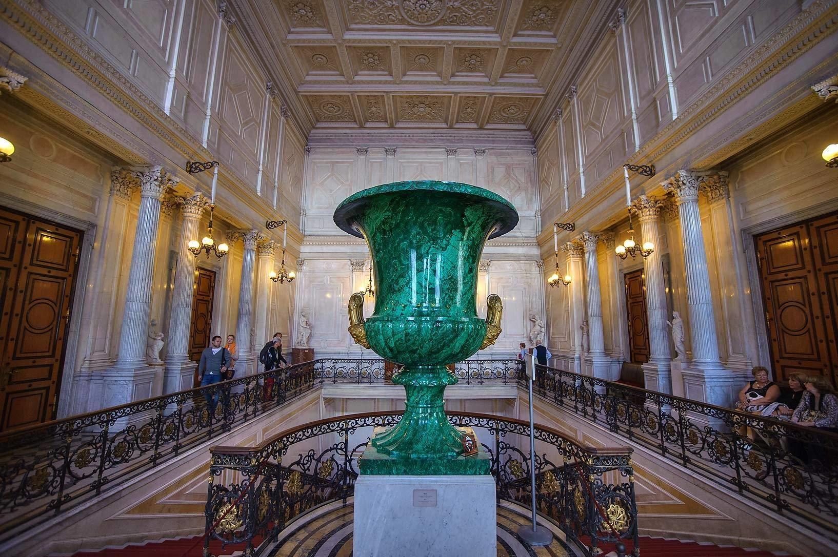 Малахитовая ваза Малахитовая ваза