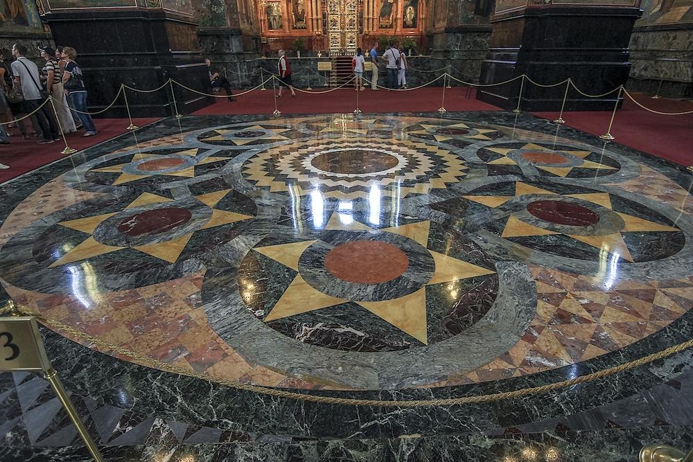 Мраморный пол Спаса на Крови