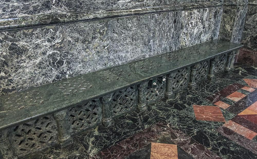 Стена из камня