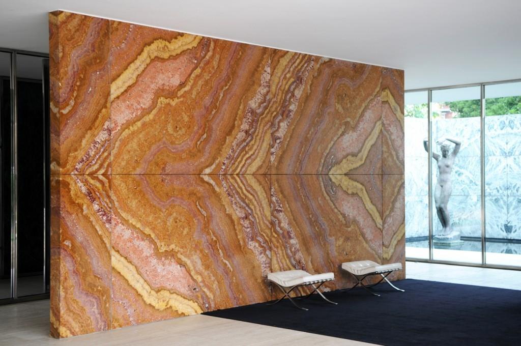 Отделка стен ониксом