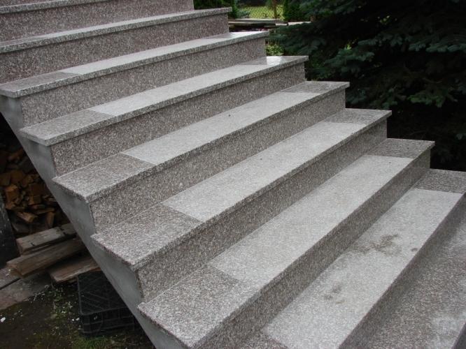 Облицовка лестницы гранитом