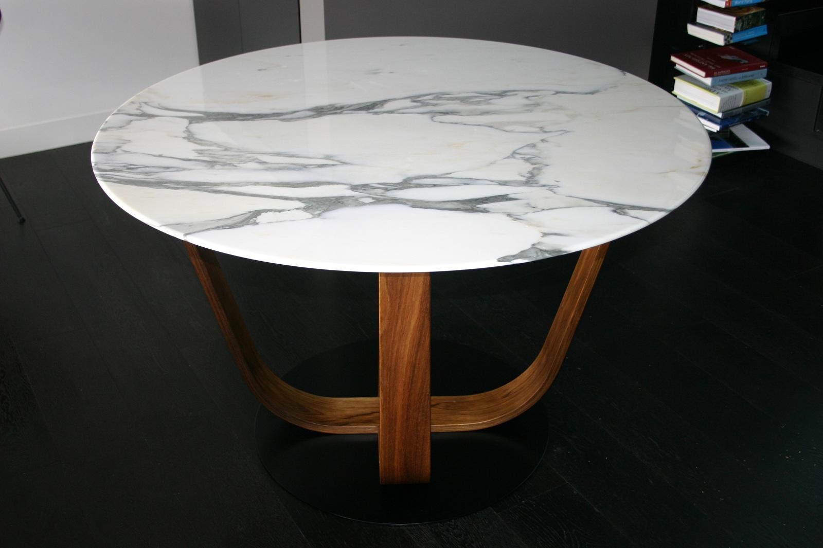 Каменный столик