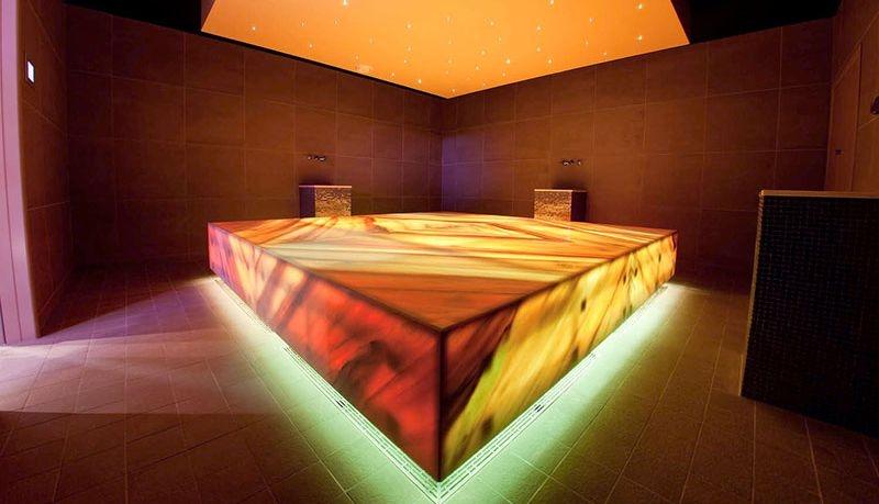 Оникс в отделке хамама