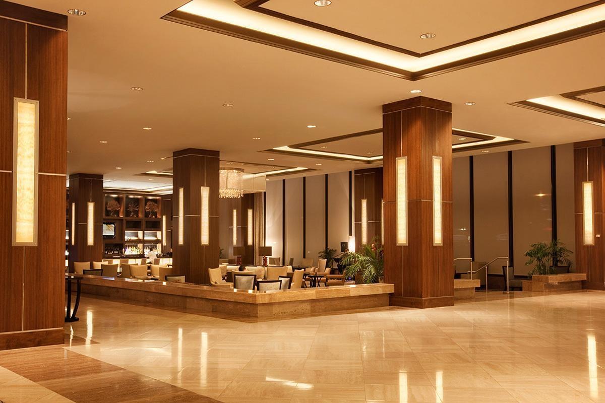 Деревянные колонны со вставками оникса Деревянные колонны со вставками оникса