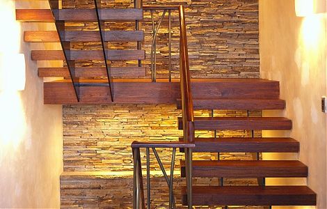 Комплексная отделка дома колотым диким камнем изображение 3