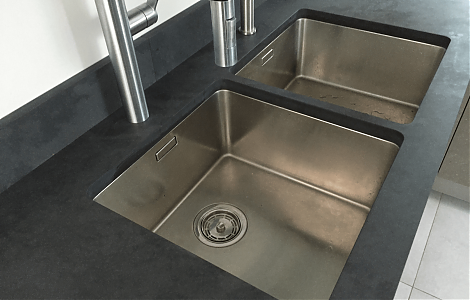 Столешница в кухню из черного сланца Black Slate