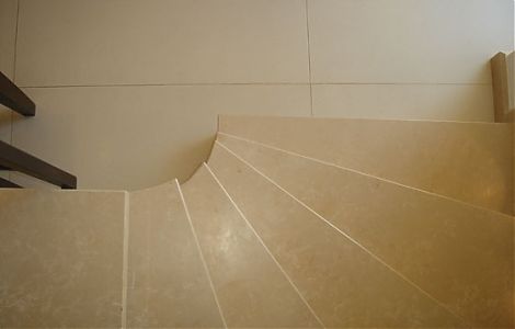 Лестница Crema Nuova