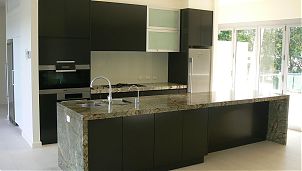 Столешницы из мрамора Rainforest Green