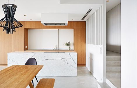 Остров из итальянского мрамора Calacatta Vagli