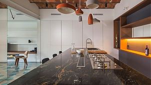 Стильная столешница из черного гранита Black Forest