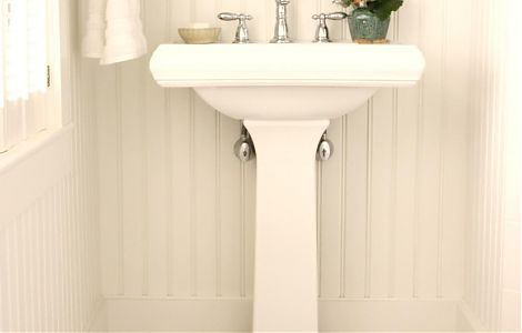 Пол, облицованный мозаикой Bianco Carrara