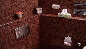 Гранит Balmoral Red в ванной