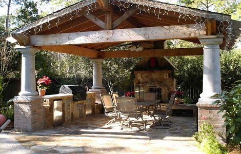 Беседка с мраморными колоннами