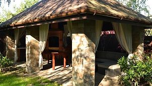 Беседка из кварцита