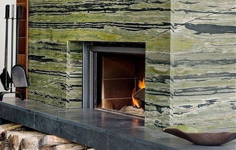 Отделка камина ярким зеленым кварцитом Verde Bamboo