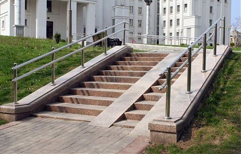 Rosa Porrino в ландшафте