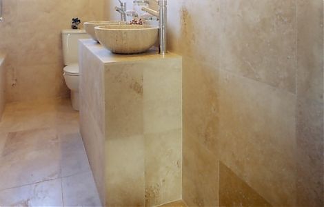 Travertine в ванной изображение 1