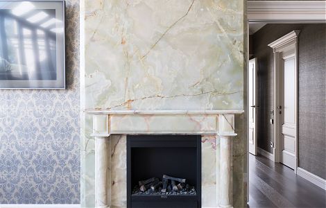 Светло-зеленый оникс в интерьере гостиной  изображение 3