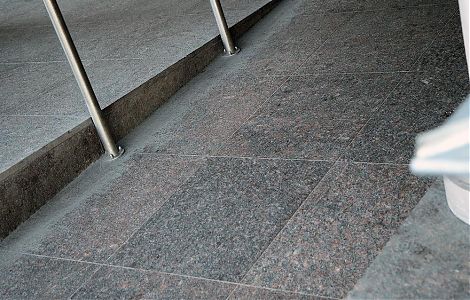 Отель: входная группа в граните Tan Brown изображение 1