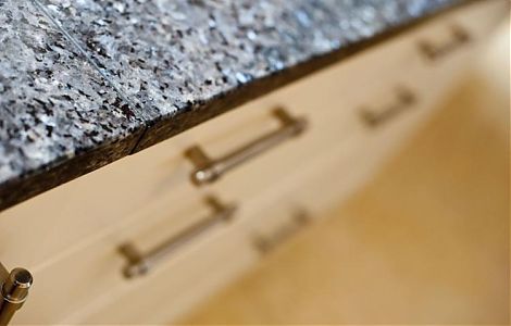 Кухонные столешницы из синего гранита Blue Pearl изображение 1