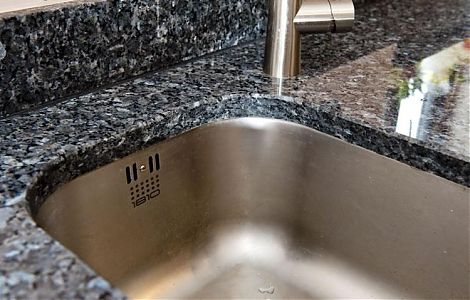 Кухонные столешницы из синего гранита Blue Pearl изображение 3