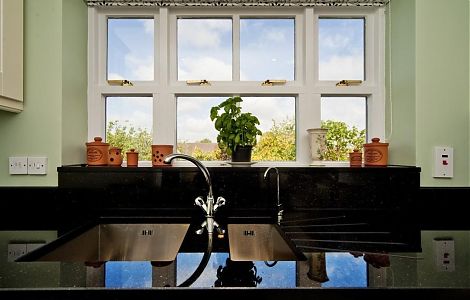 Отделка кухни. Рабочая зона в граните Black Galaxy изображение 1