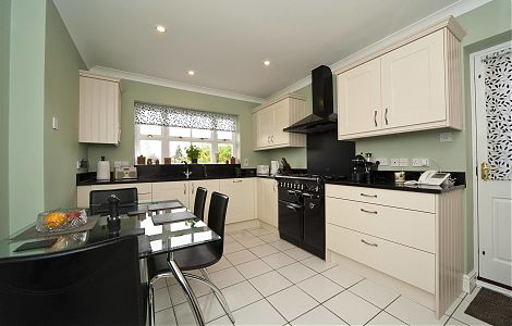 Отделка кухни. Рабочая зона в граните Black Galaxy изображение 2