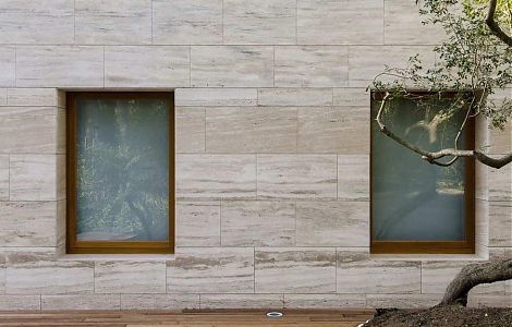 Травертин на фасаде изображение 1