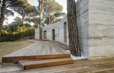 Травертин на фасаде изображение 9