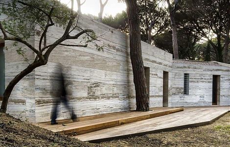 Травертин на фасаде изображение 2