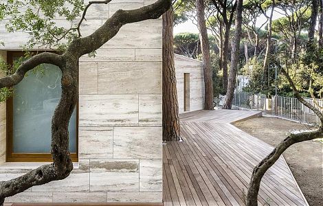 Травертин на фасаде изображение 3