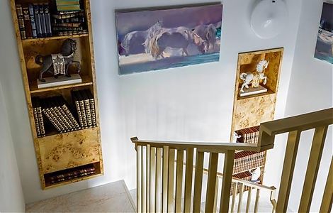 Лестница в пентхаусе, облицованная мрамором изображение 1