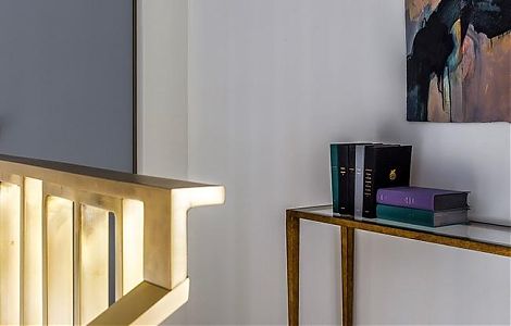 Лестница в пентхаусе, облицованная мрамором изображение 2