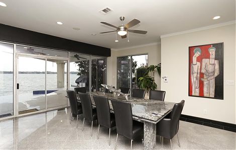 Белый гранит - отделка пола и лестницы в интерьере квартиры изображение 3