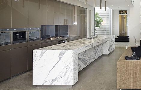 Массивная барная стойка из мрамора Calacatta Vagli изображение 1
