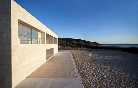 Дом у моря, облицованный плитами травертина изображение 4