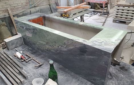 Отделка камина мрамором Green Tornado изображение 3