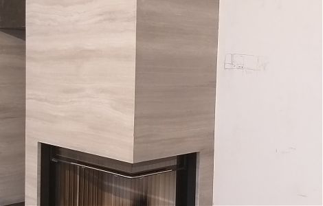 Отделка камина мрамором Wooden white