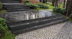 Цельные ступени из гранита габбро