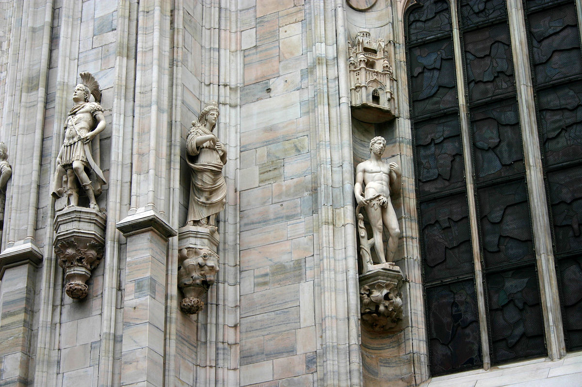 Фасад и скульпутры из мрамора в Миланском соборе Мрамор Миланского Дуомо